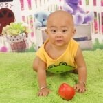 bayi merangkak