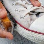 Cara merawat sepatu putih